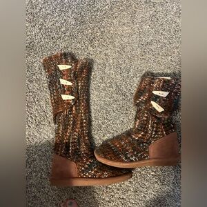 Bearpaw size 6 like new boots winter boots